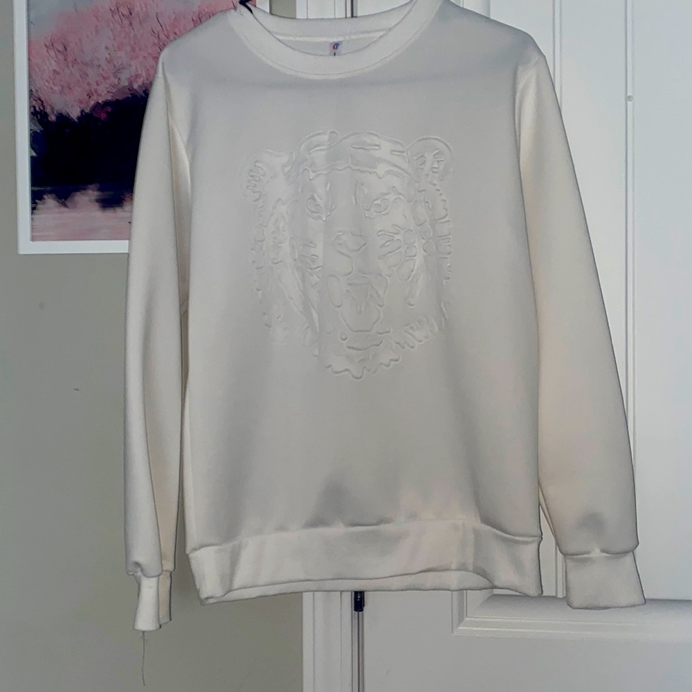 White print sweater size: large